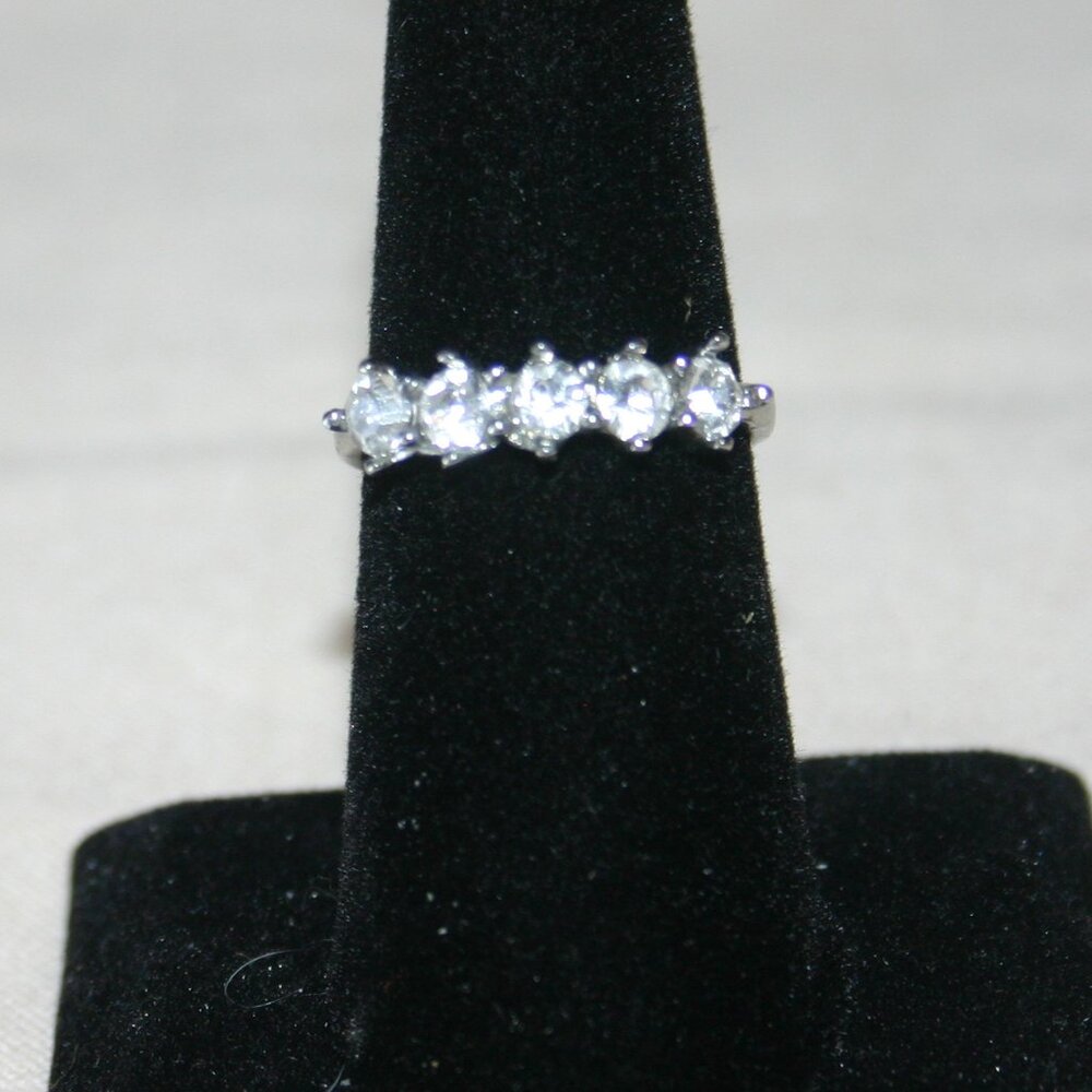 Ladies' Fashion Ring Silver Tone 5 Stone (faux) Diamonds SZ 7 1/2 RG23